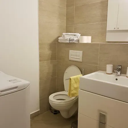 Ultracentral Monadin 2 *