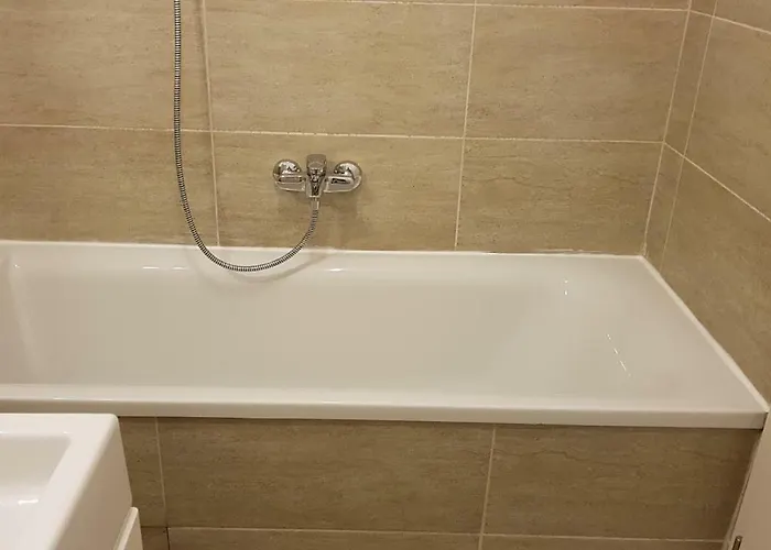 Ultracentral Monadin 2 *